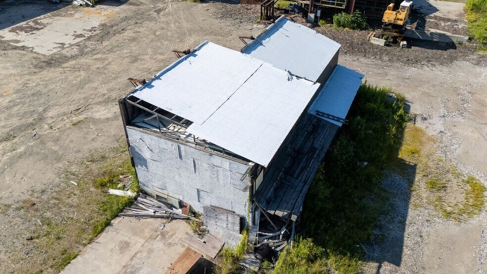 More Photos Of 398 Main St, Roulette Warehouse For Sale