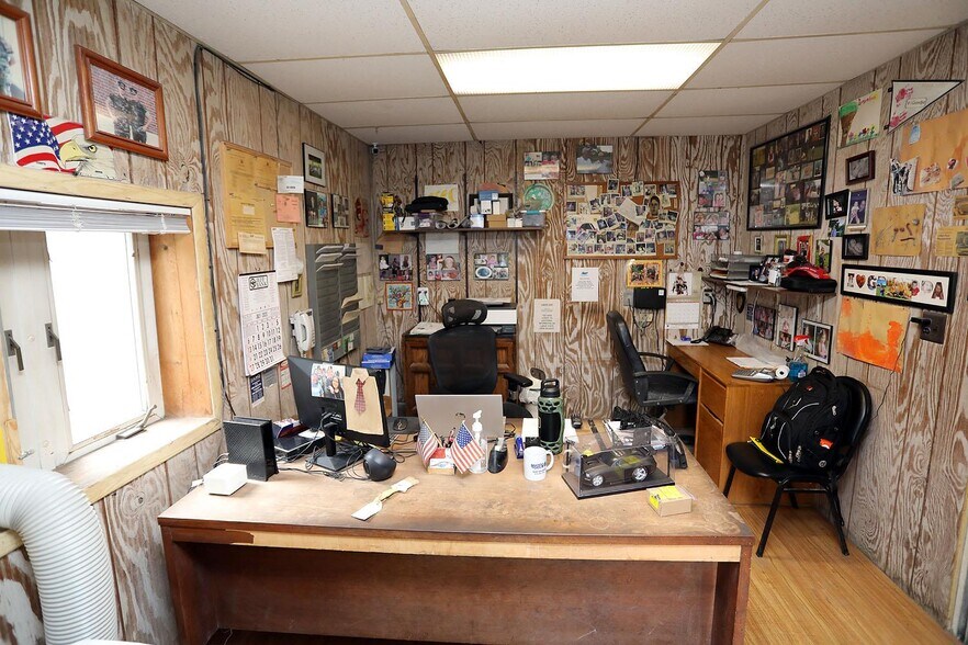 More Photos Of 5013 New York 52, Jeffersonville Auto Repair For Sale