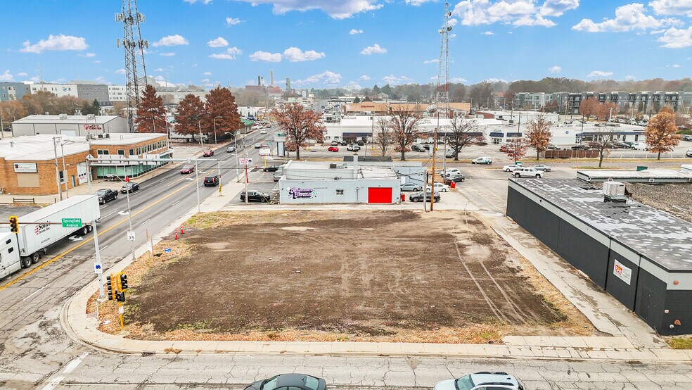 More Photos Of 401 S Neil St, Champaign Land For Lease