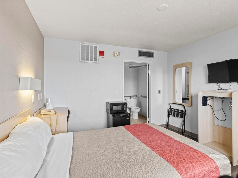 More Photos Of 1150 Wilkins Cir, Casper Hotel For Sale