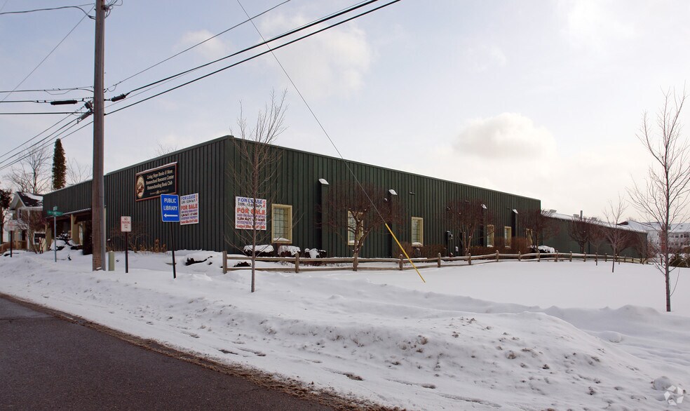 More Photos Of 112 E Ellen St, Fenton Freestanding For Lease