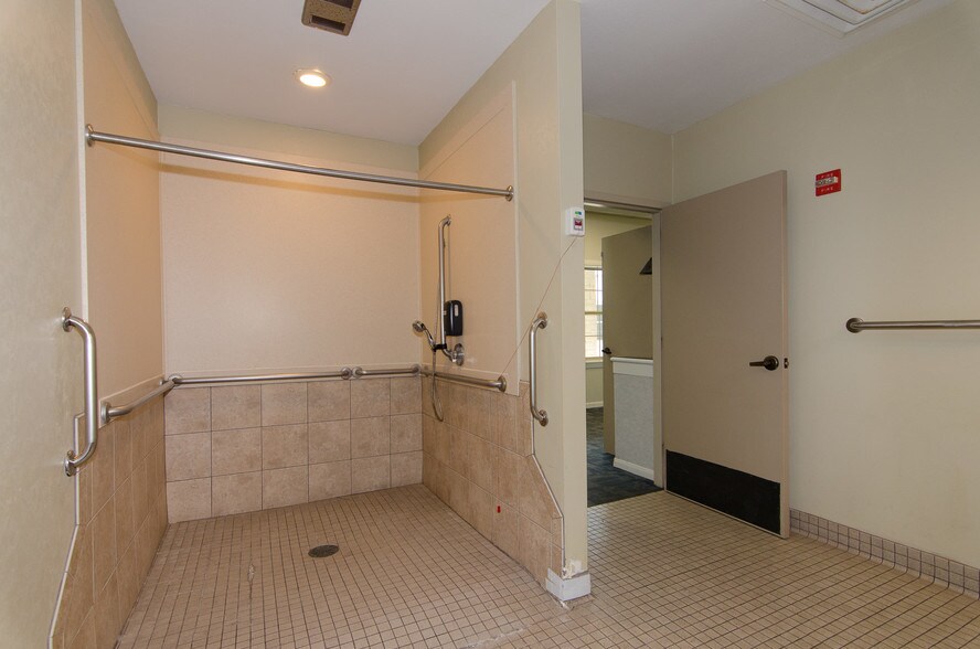 More Photos Of 400 Old Highway 290, Dripping Springs Healthcare For Sale