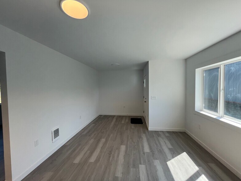 More Photos Of 1306 Melbourne Ct, Westport Multifamily For Sale