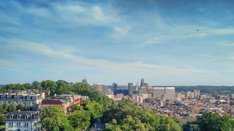 More Photos Of 2021 Auburn Ave, Cincinnati Office For Sale