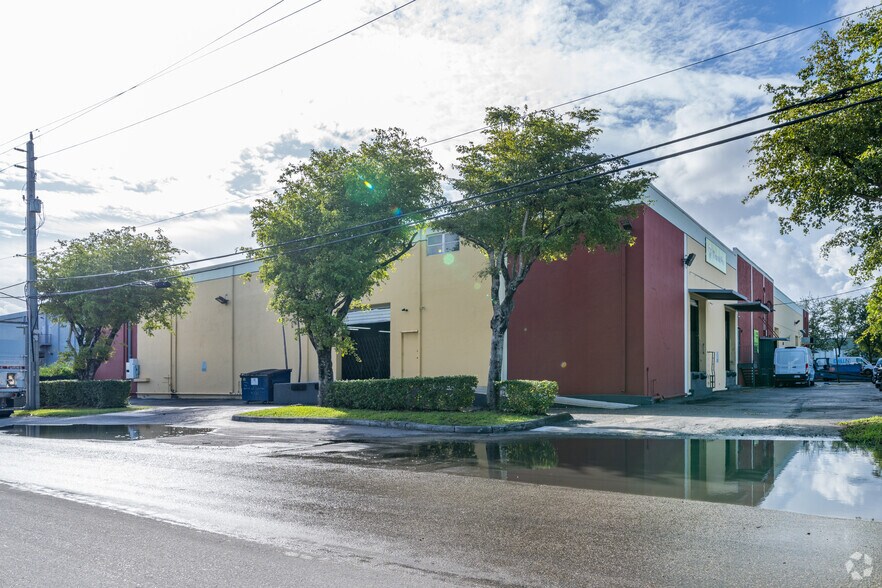 More Photos Of 3051-3061 NW 75th Ave, Miami Warehouse For Lease