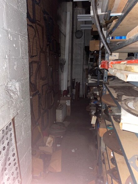 More Photos Of 15 New Cedar, Hamilton Auto Repair For Sale