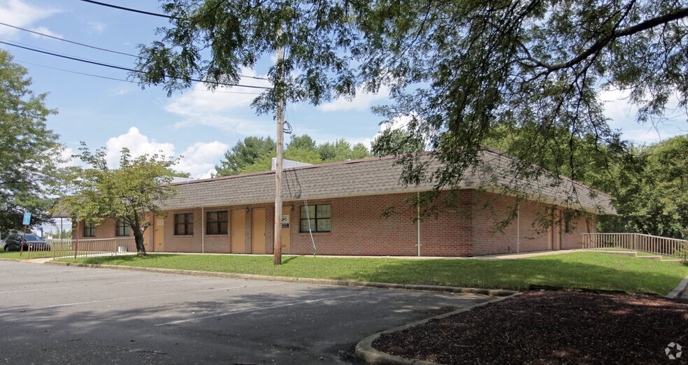 More Photos Of 1000 W Main St, Freehold Medical For Lease