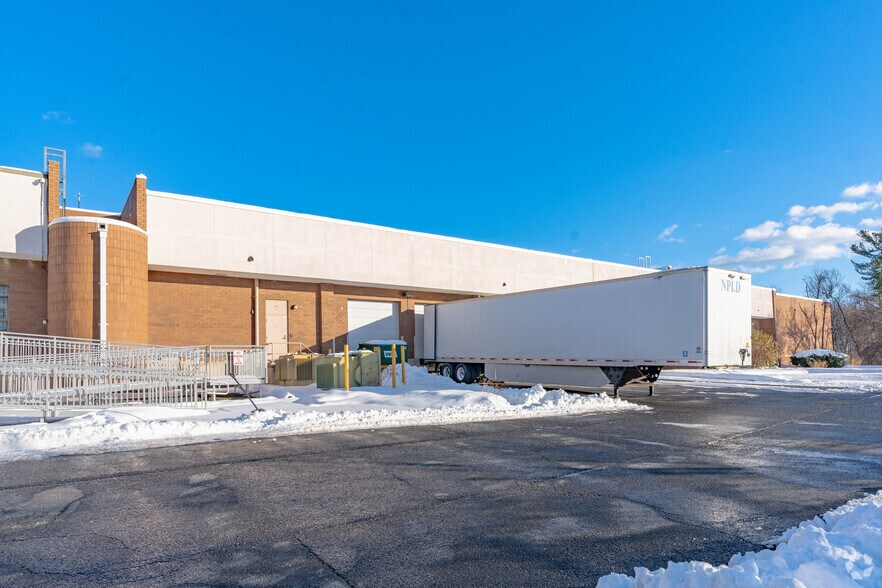 More Photos Of 1701 Brightseat Rd, Landover Distribution For Sale