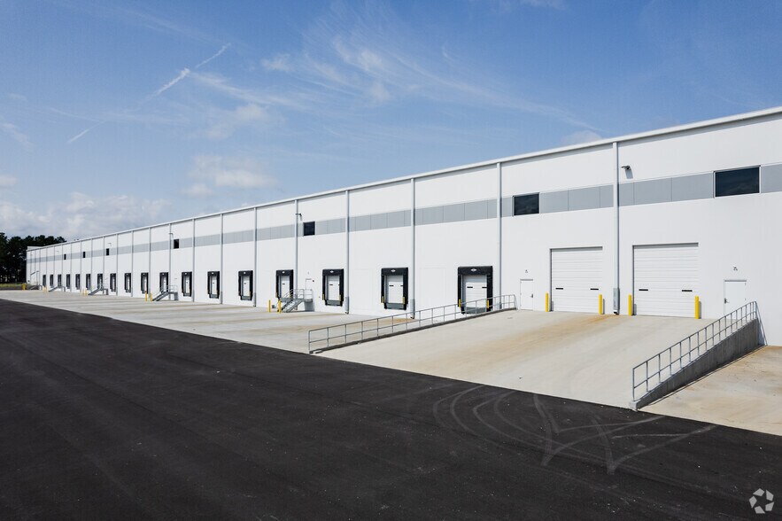 More Photos Of 562 Omni Industrial Blvd, Summerville Unknown For Lease