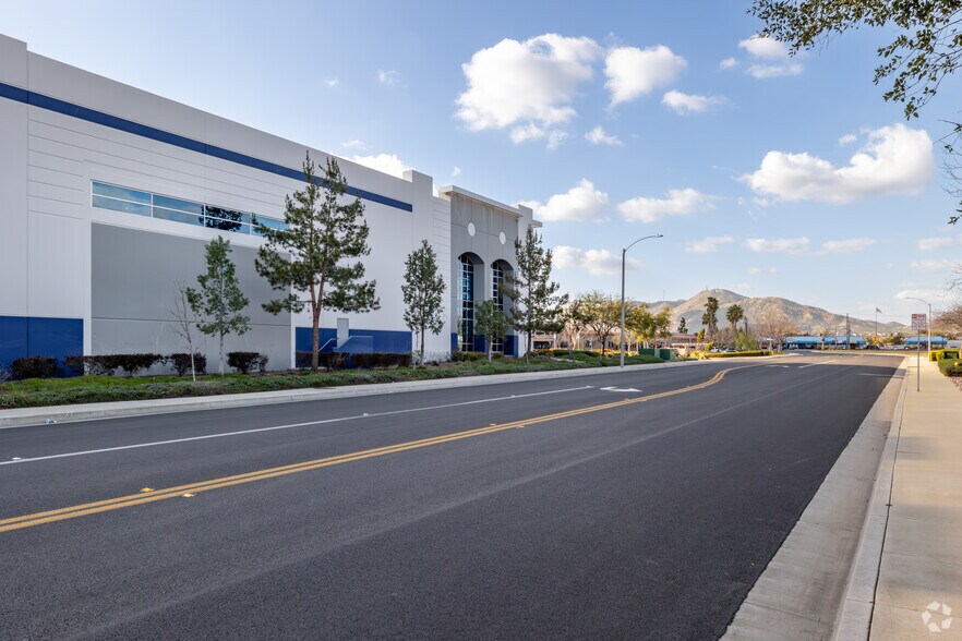 More Photos Of 22705 Newhope St, Moreno Valley Distribution For Lease