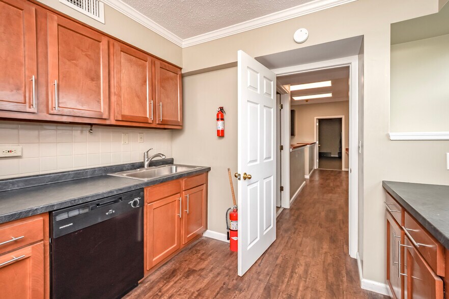 More Photos Of 4163 Crescent Dr, Saint Louis Medical For Lease