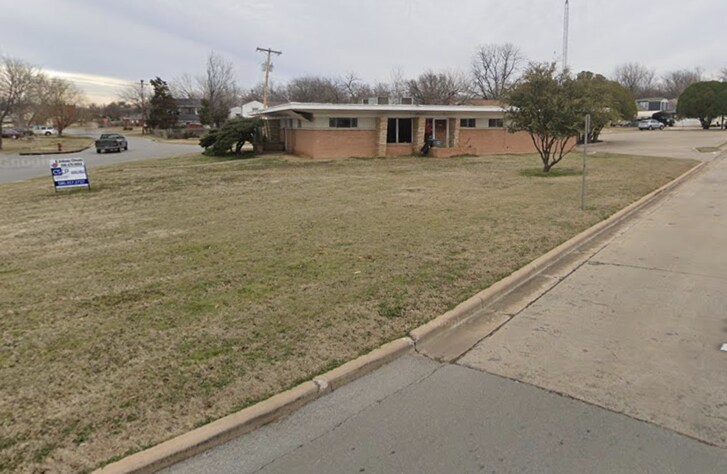 More Photos Of 801-809 NW Pershing Dr, Lawton Medical For Sale