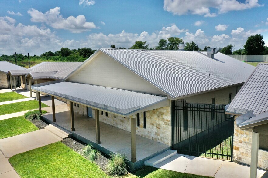 More Photos Of 4150 Highway 36 S, Brenham Shelter For Sale