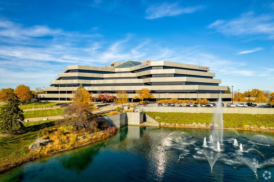 More Photos Of 2600 W Big Beaver Rd, Troy Office For Lease
