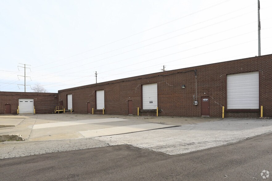 More Photos Of 4906-4920 Van Epps Rd, Brooklyn Heights Manufacturing For Lease
