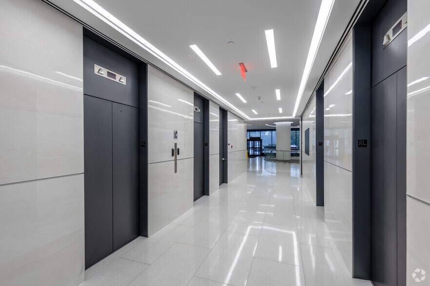 More Photos Of 1 Blue Hill Plz, Pearl River Office For Lease