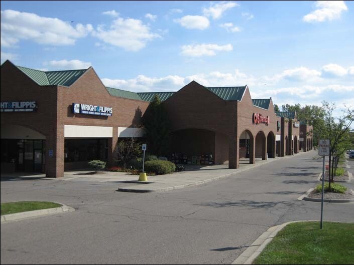 More Photos Of 27616-27690 Middlebelt Rd, Farmington Hills Freestanding For Lease