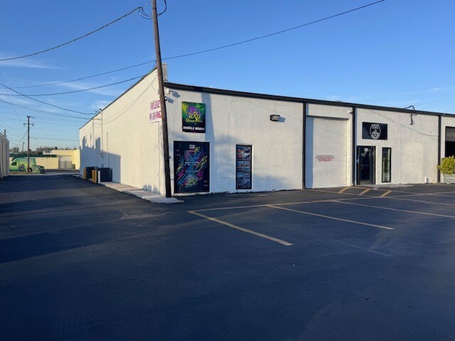 More Photos Of 2030-2046 Harvard St, Sarasota Showroom For Lease