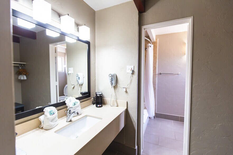 More Photos Of 1765 S Main St, Las Cruces Hotel For Sale