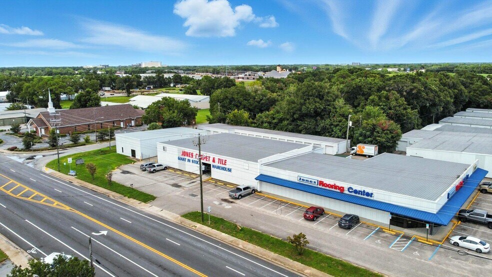 More Photos Of 3500 N Palafox St, Pensacola Showroom For Sale