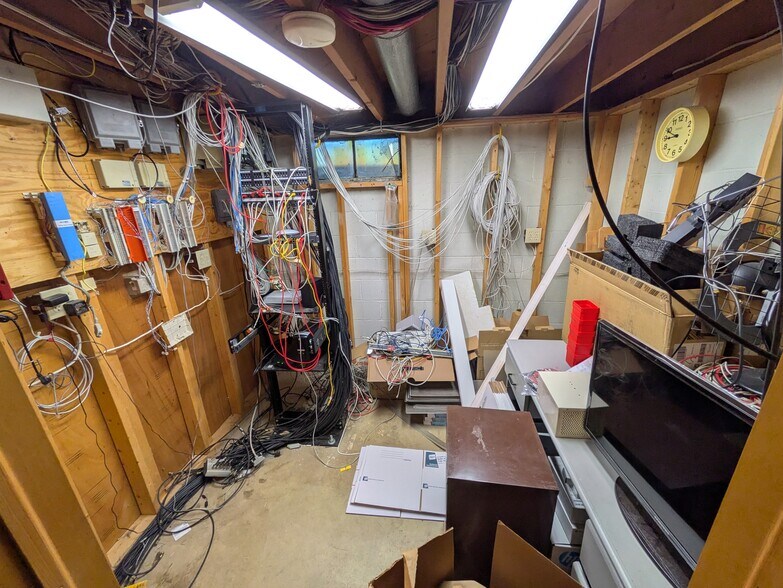 More Photos Of 2527 W Dublin Granville Rd, Columbus Veterinarian Kennel For Sale