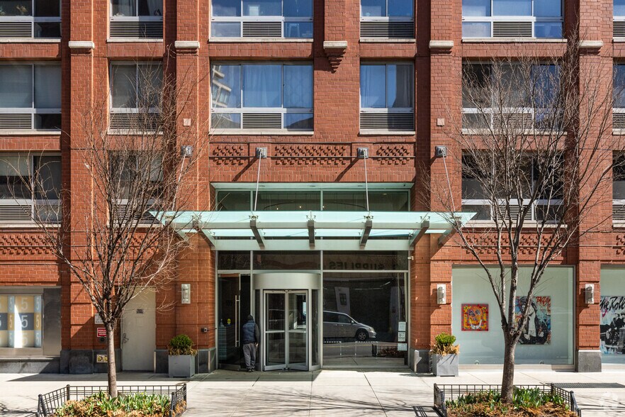 More Photos Of 555 W 23rd St, New York Apartments For Lease