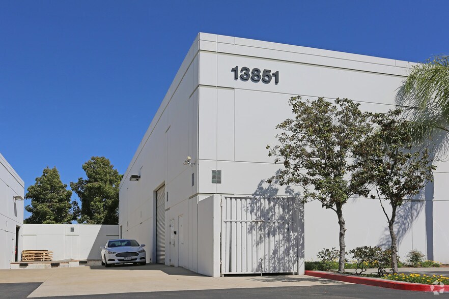 More Photos Of 13851 Danielson St, Poway Warehouse For Lease