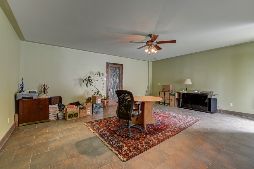 More Photos Of 89 Boul Henri-Bourassa O, Montréal Specialty For Sale