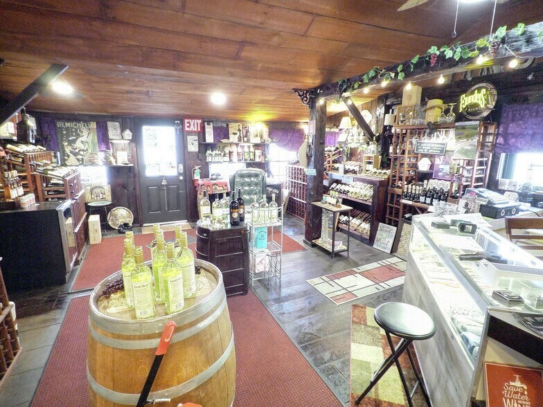 More Photos Of 3732 NY-31 Rt, Canastota Restaurant For Sale
