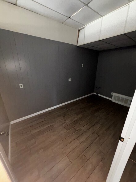 More Photos Of 368 A SH 75 N, Huntsville Freestanding For Lease