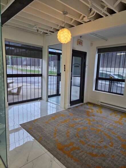 More Photos Of 2337-2365 Rue Rue Guénette, Saint-Laurent Warehouse For Sale