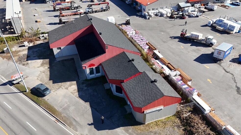 More Photos Of 100 Boul De L'industrie, Joliette General Retail For Lease