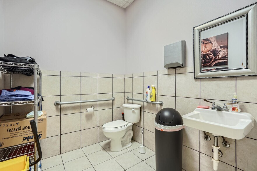 More Photos Of 8202 N Loop 1604 W, San Antonio General Retail For Sale