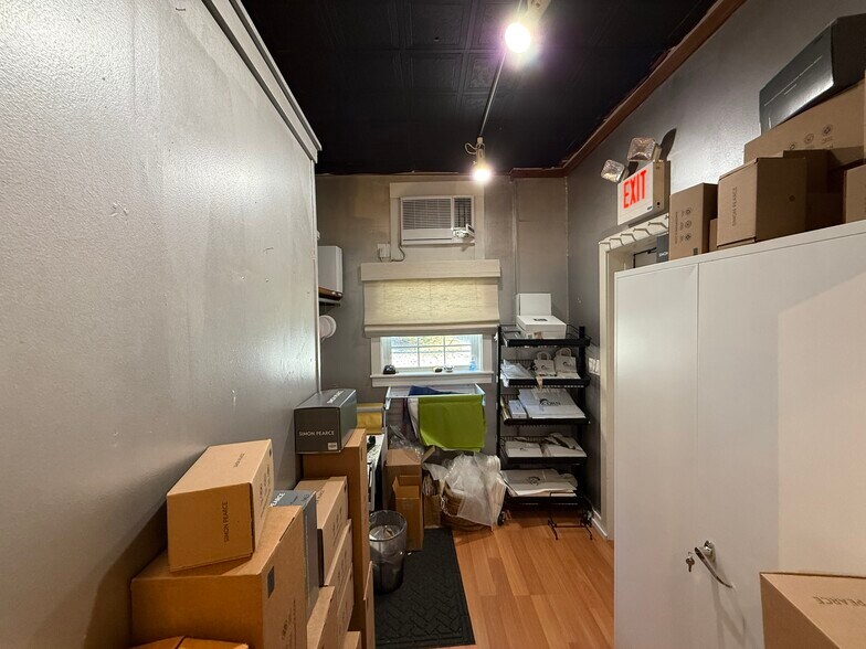 More Photos Of 8-10 Essex St, Andover Storefront Retail Office For Lease