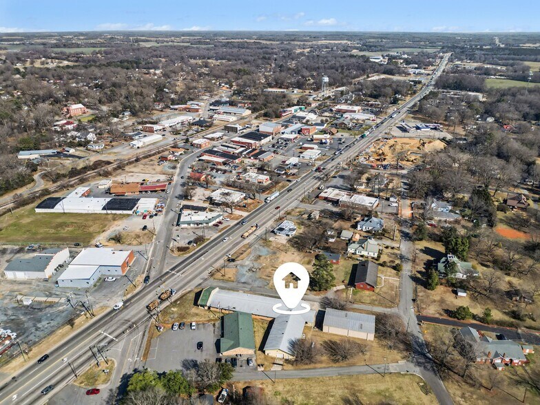 More Photos Of 6402 W Marshville Blvd, Marshville Showroom For Lease