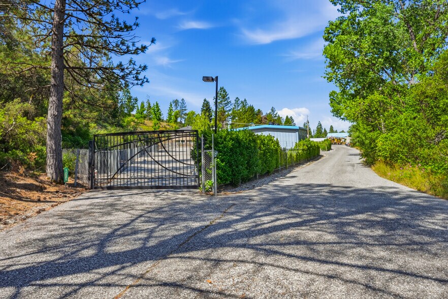 More Photos Of 1025 Idaho Maryland Rd, Grass Valley Warehouse For Lease