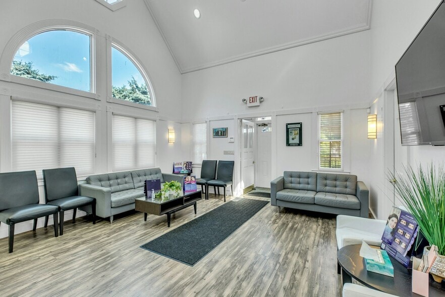 More Photos Of 139 Plandome Rd, Manhasset Medical For Sale