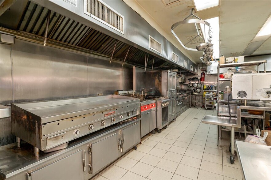 More Photos Of 217-219 Frelinghuysen Ave, Newark General Retail For Sale