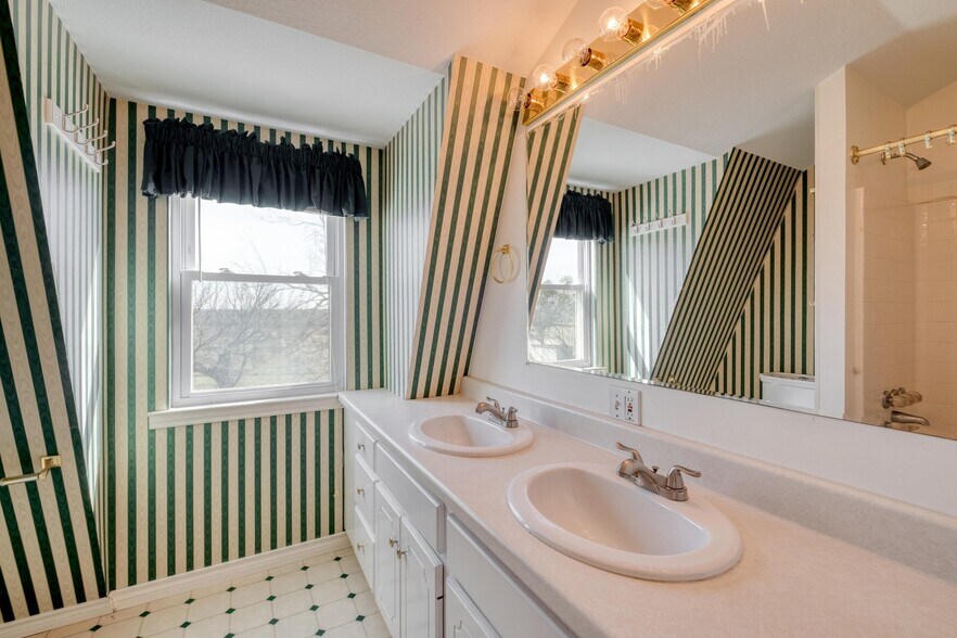 More Photos Of 829 State Highway 21 W, Cedar Creek Specialty For Sale