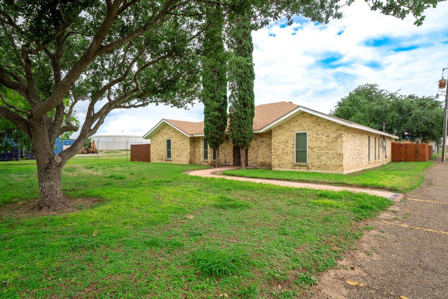 More Photos Of 2602 N Texas Blvd, Weslaco Freestanding For Sale
