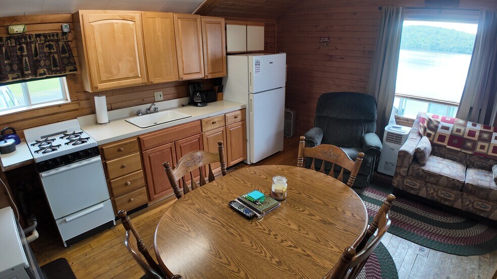 More Photos Of 109 Sinclair Rd, Sinclair Sports And Entertainment For Sale