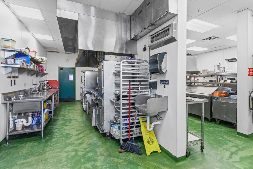 More Photos Of 2501 & 2519 Marshall St NE, Minneapolis Restaurant For Sale