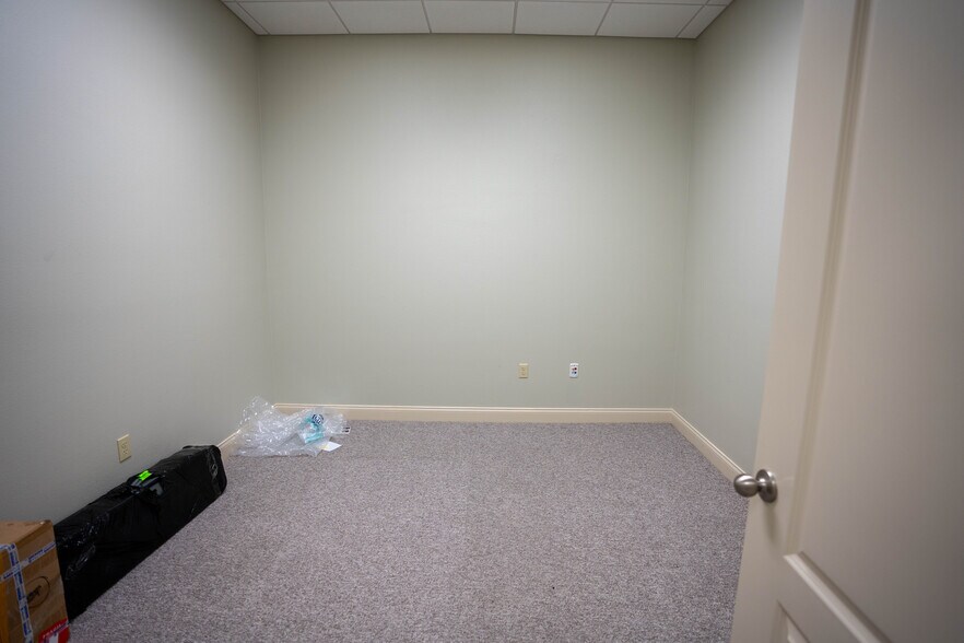 More Photos Of 5602 Marquesas Cir, Sarasota Office For Sale