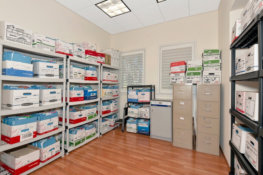 More Photos Of 1041 Ridgewood Ave, Venice Medical For Lease