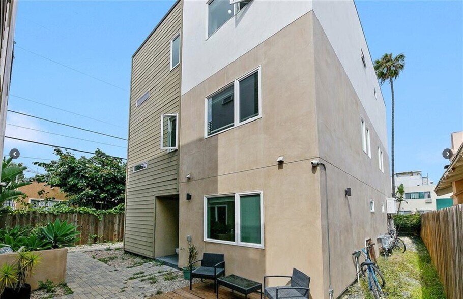 More Photos Of 961 N St Andrews Pl, Los Angeles Apartments For Sale