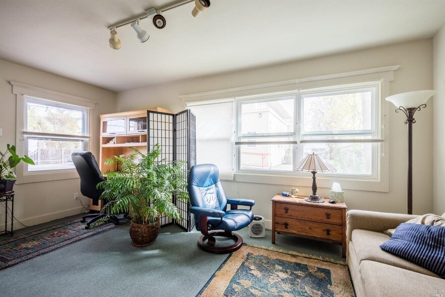 More Photos Of 825 College Ave, Santa Rosa Medical For Lease