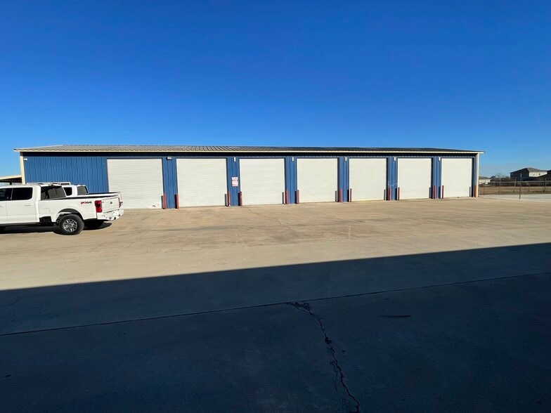 More Photos Of 14640 S FM 2790 W, Lytle Warehouse For Lease