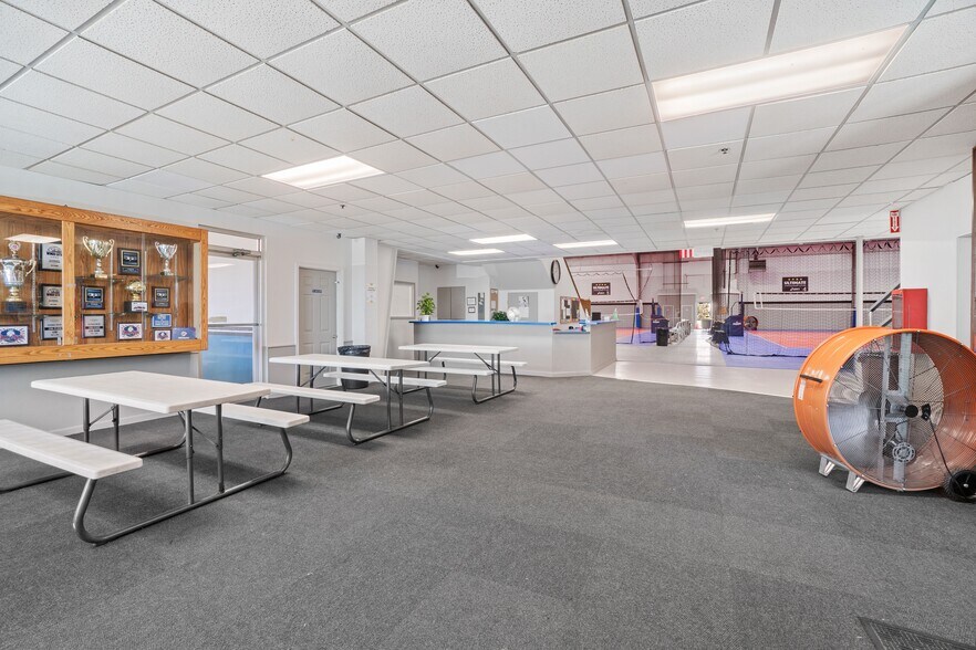 More Photos Of 10850 W Laraway Rd, Frankfort General Retail For Lease