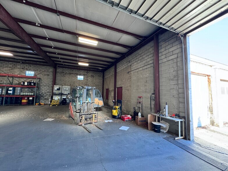 More Photos Of Lincoln highway, La Porte Warehouse For Lease