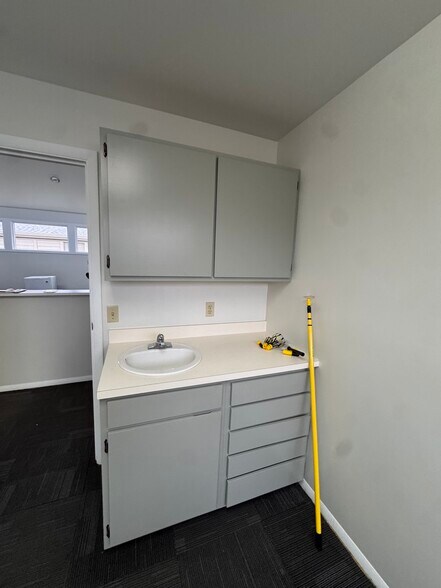 More Photos Of 3200 Sycamore Ct, Columbus Medical For Sale